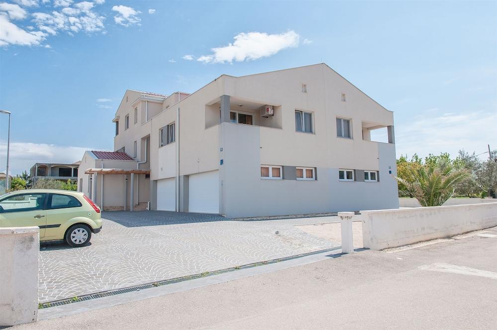 Apartments Glavan