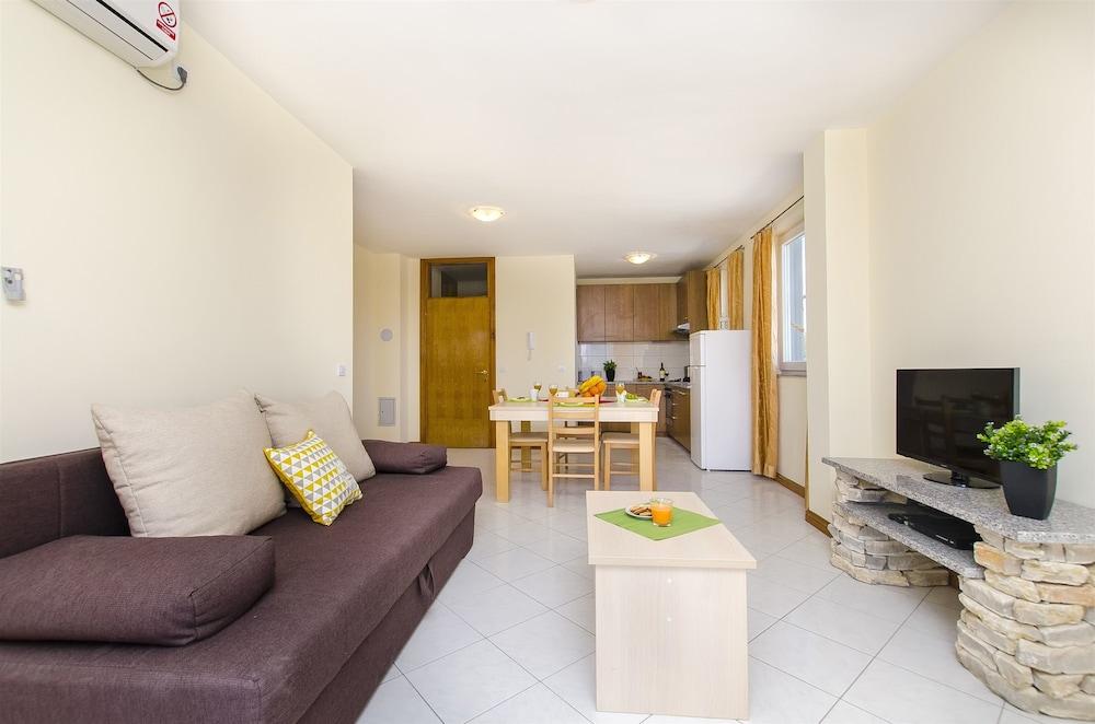 Apartments Glavan