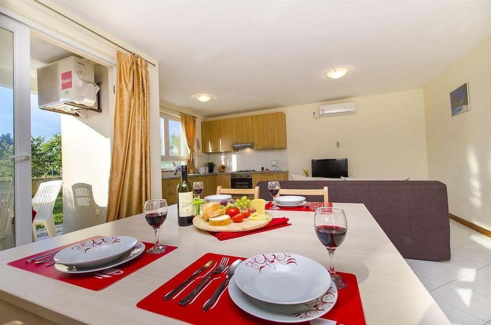 Apartments Glavan