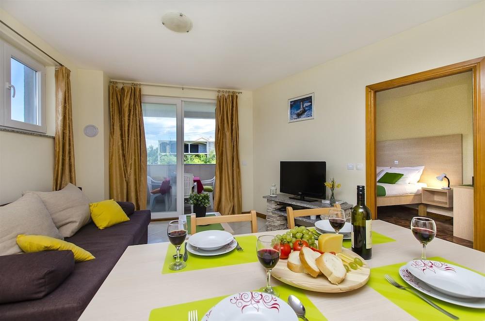 Apartments Glavan