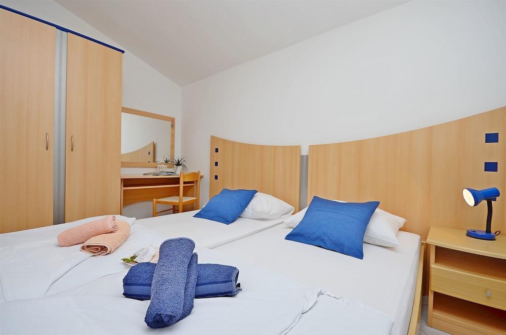 Apartments Mira