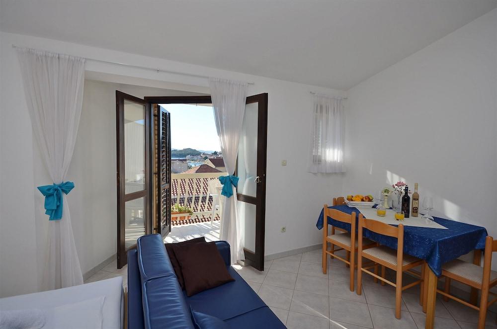Apartments Mira