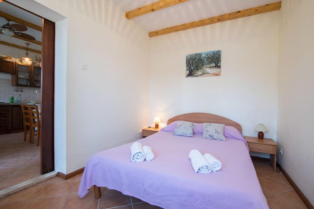 Apartments Luka