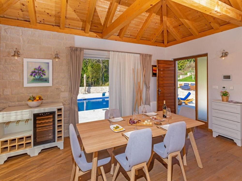 Villa Doline