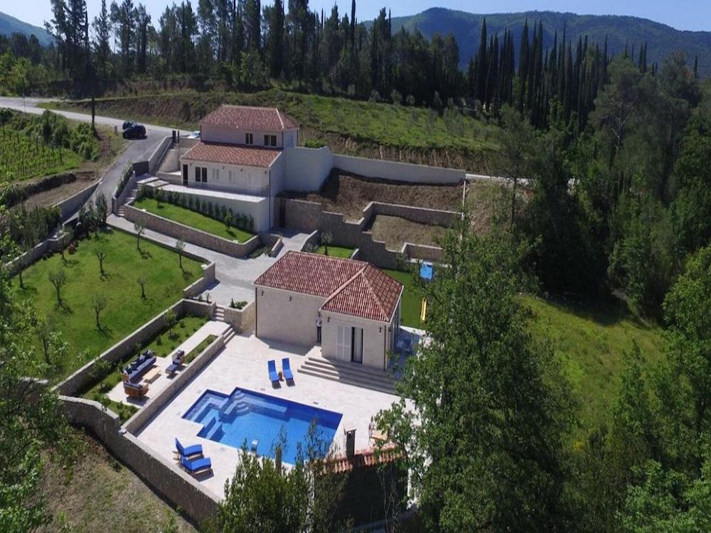 Villa Doline