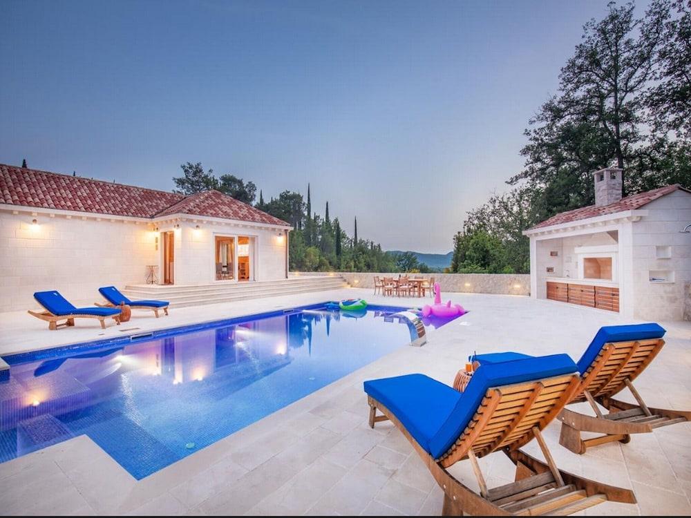 Villa Doline