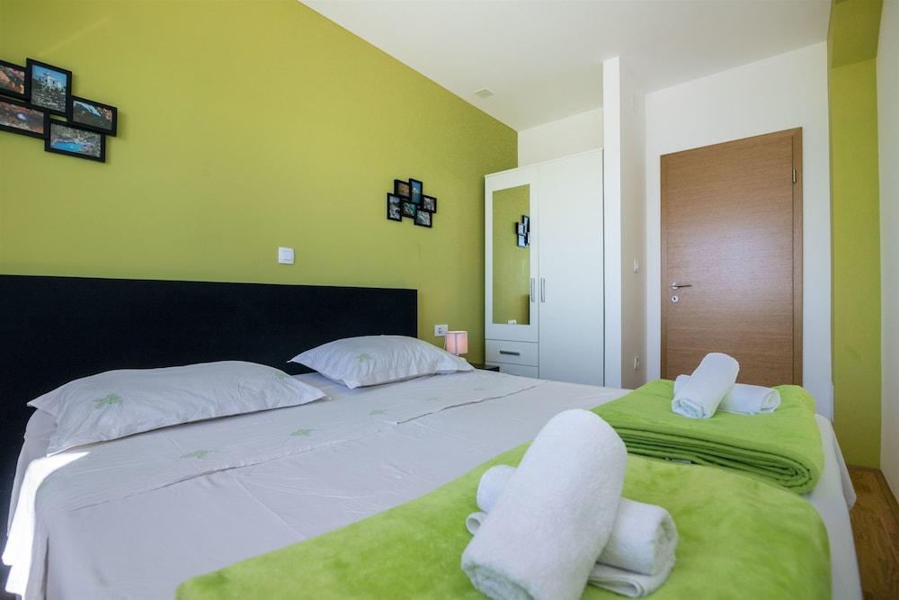Apartments Djani
