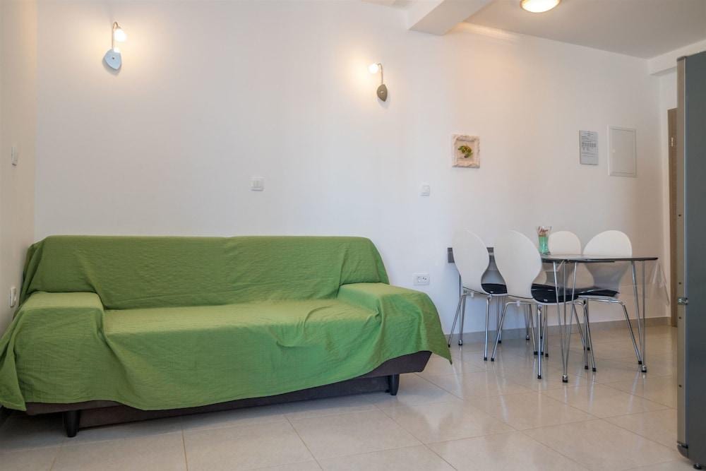Apartments Djani