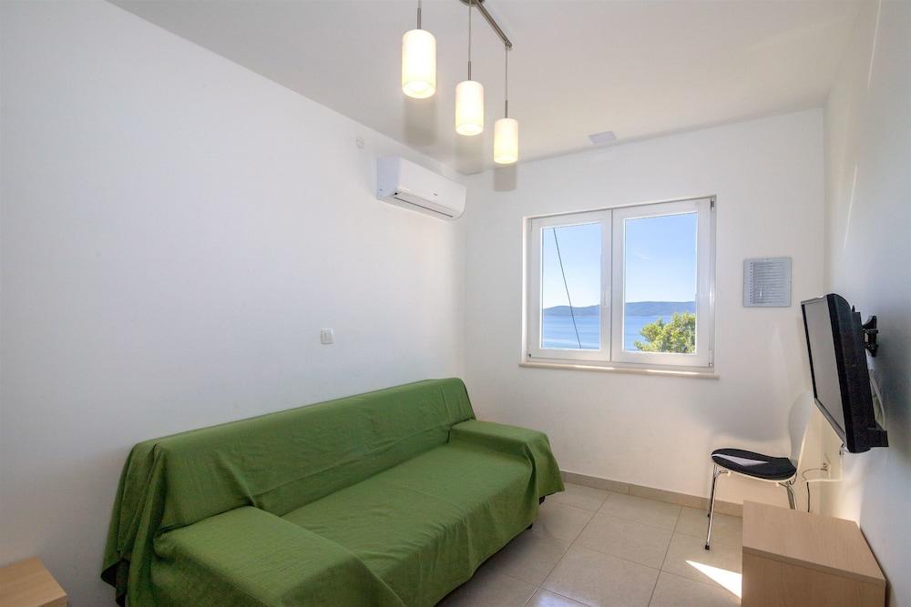 Apartments Djani