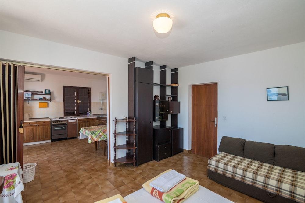 Apartments Djani
