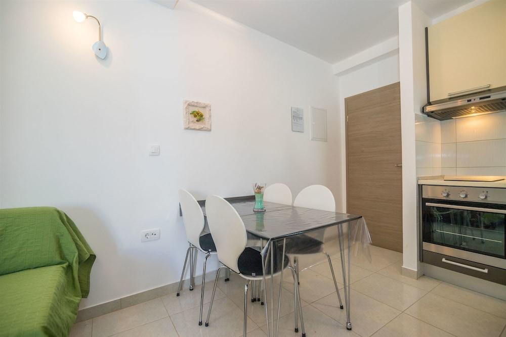 Apartments Djani
