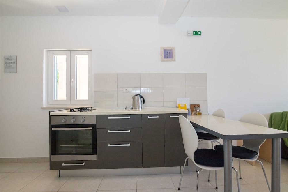 Apartments Djani