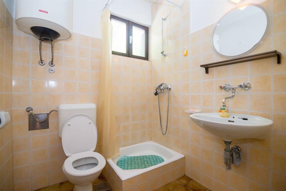 Apartments Djani