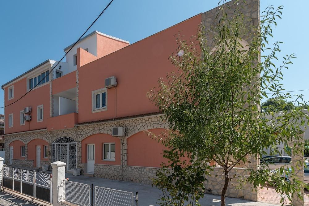 Villa Lux