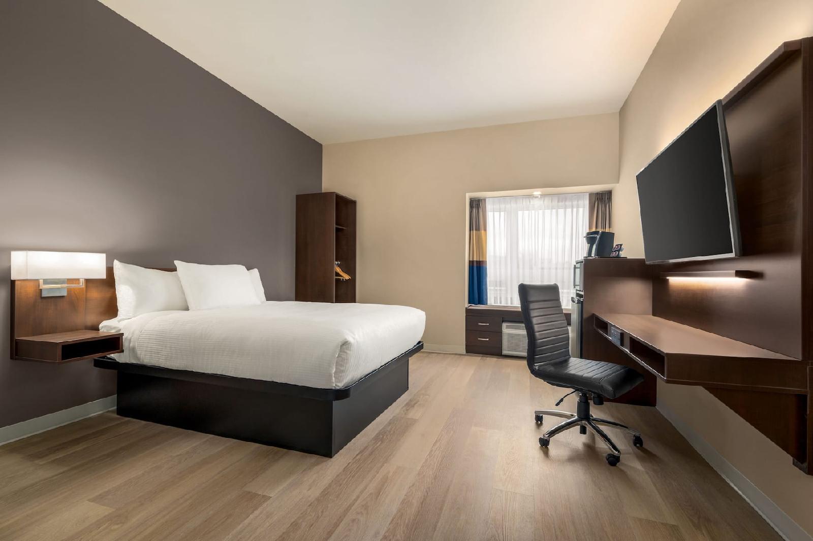 Microtel Inn & Suites by Wyndham Aurora