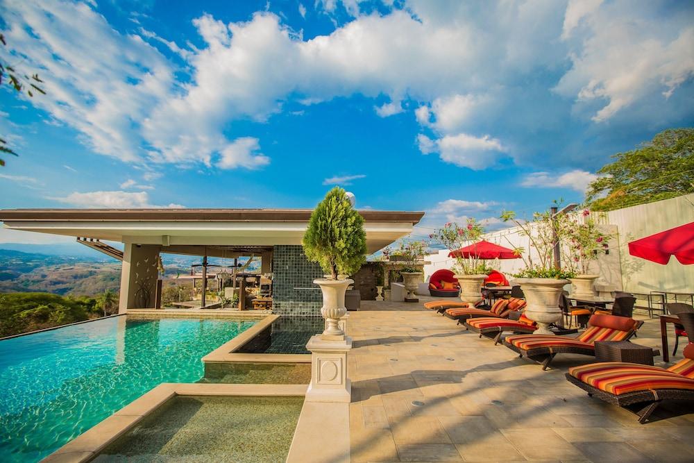 La Toscana Hills