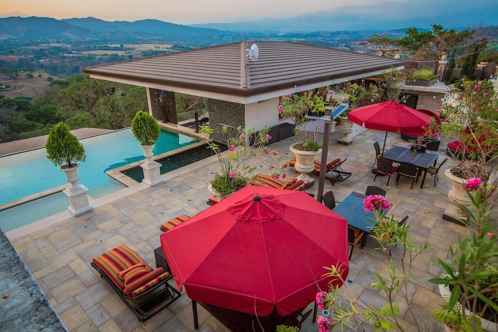 La Toscana Hills