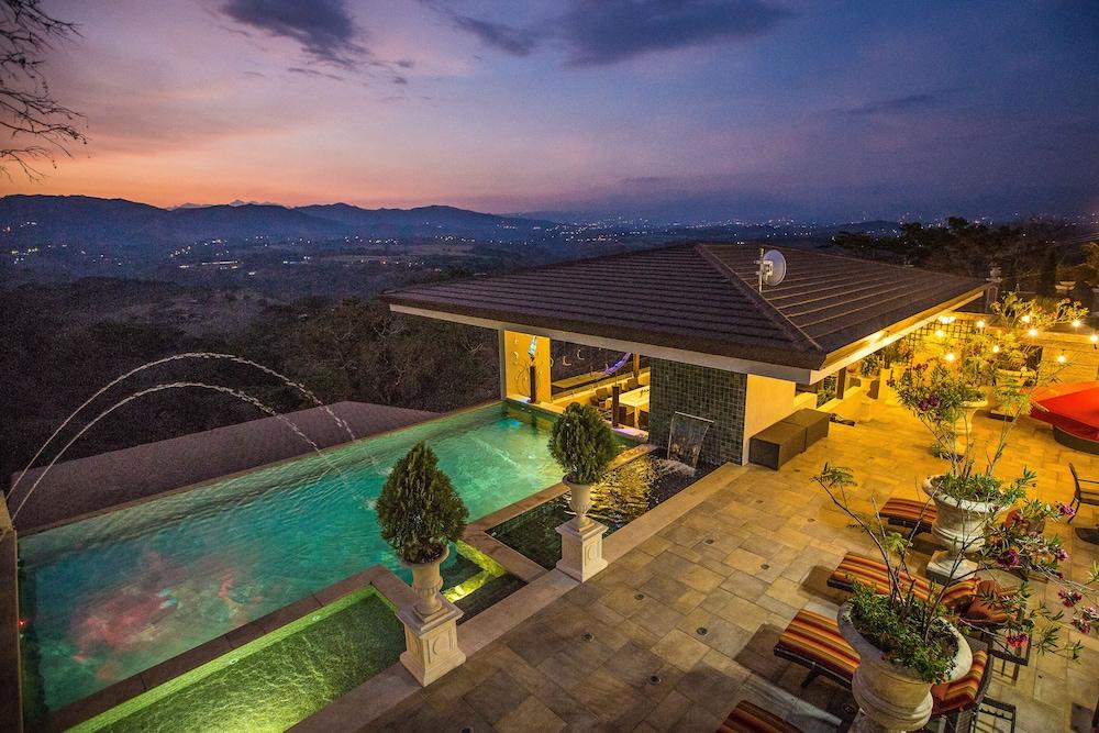 La Toscana Hills