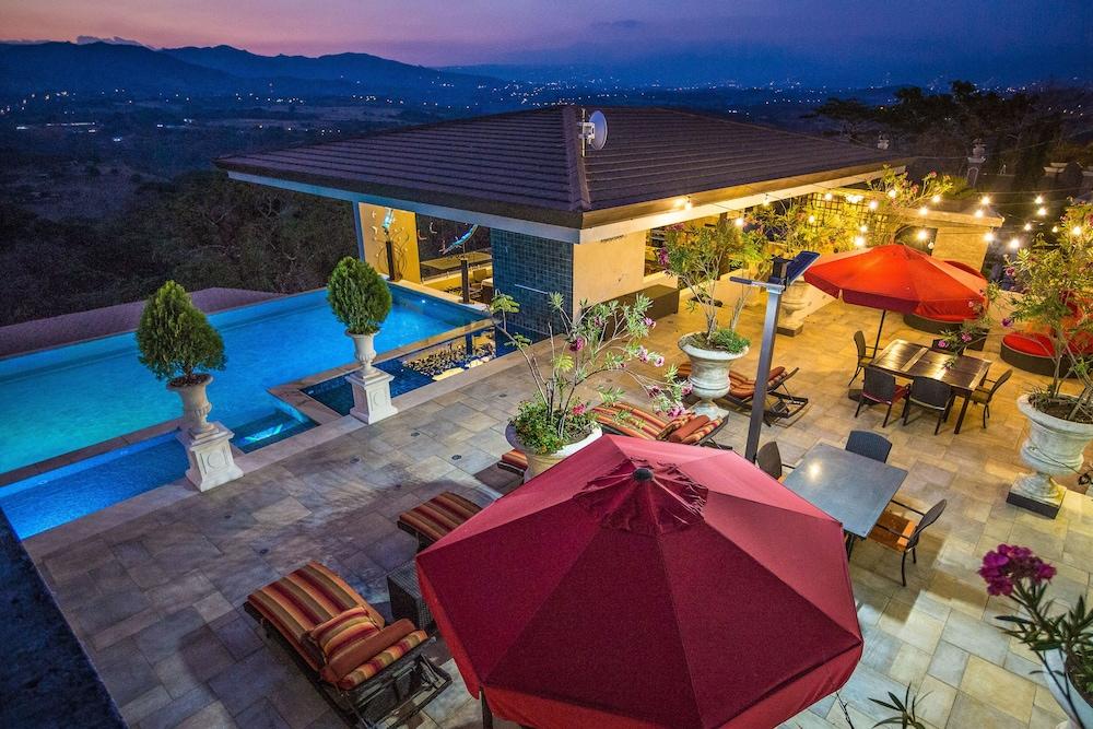 La Toscana Hills