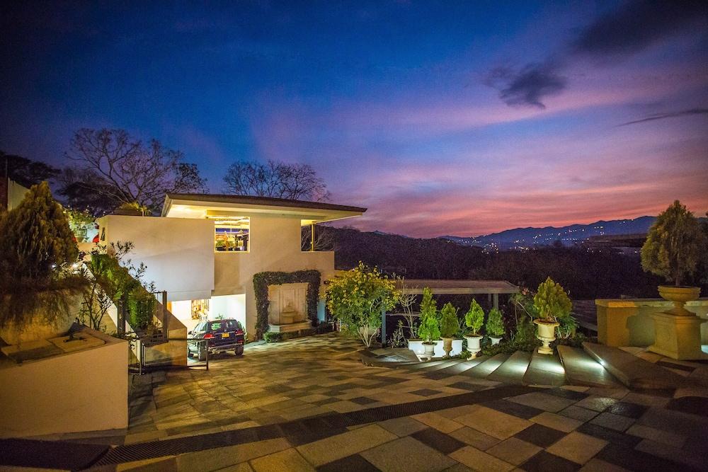 La Toscana Hills