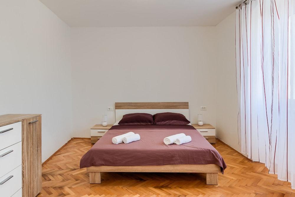 Andrea & Leon Apartments