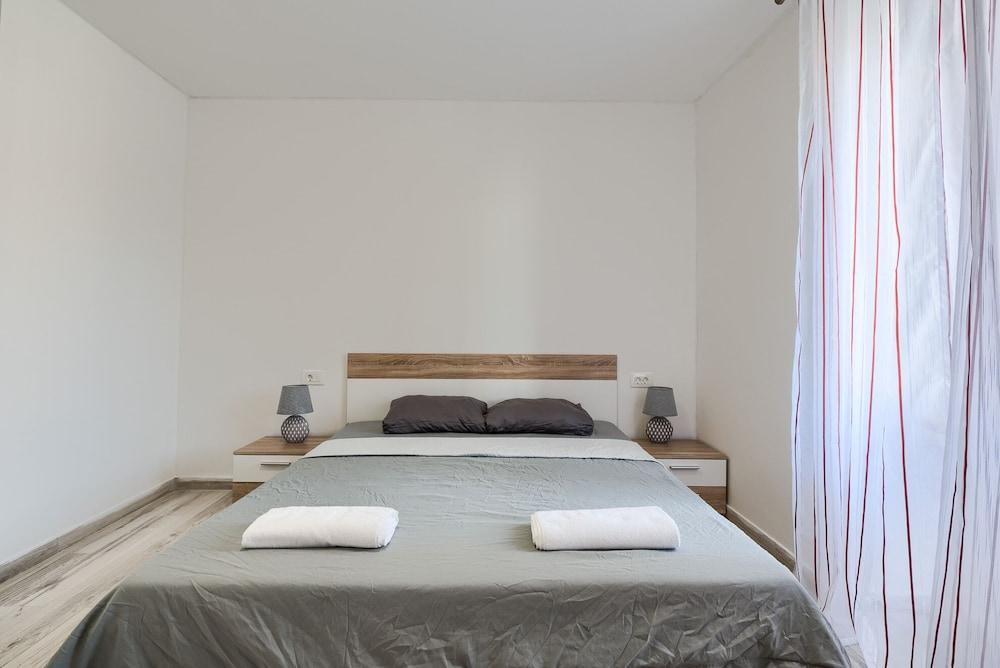 Andrea & Leon Apartments