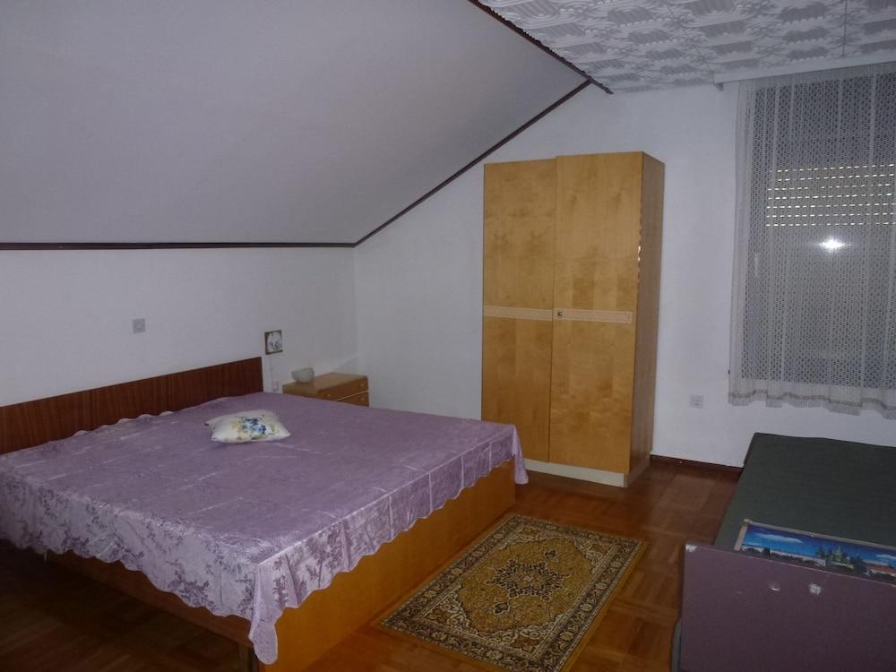 Barac Apartments