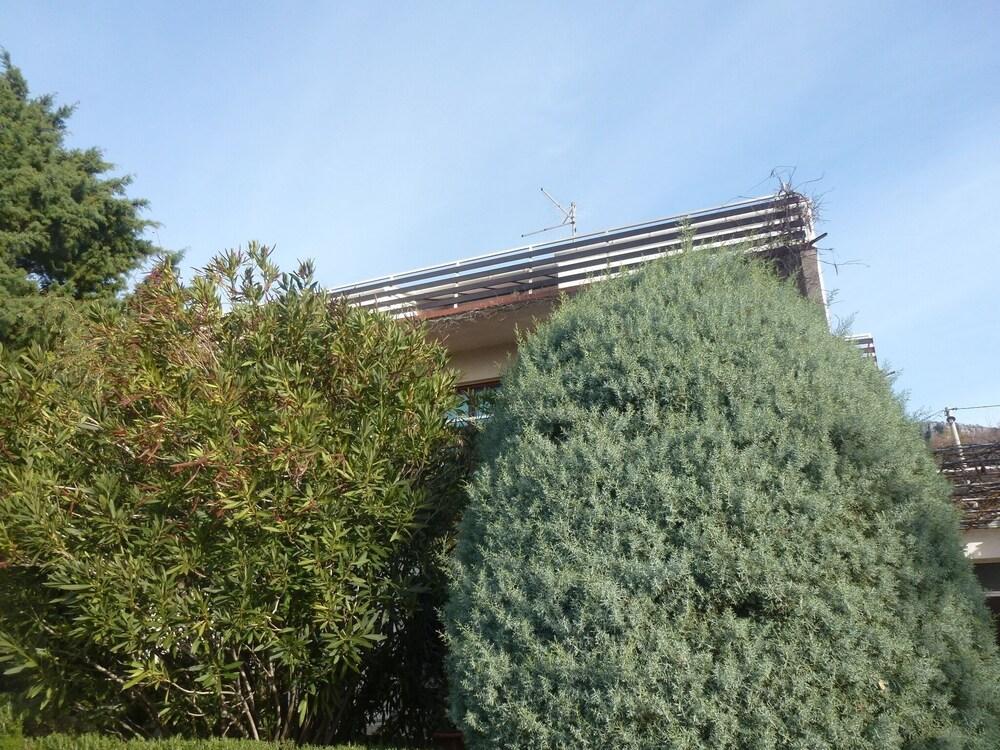 Barac Apartments