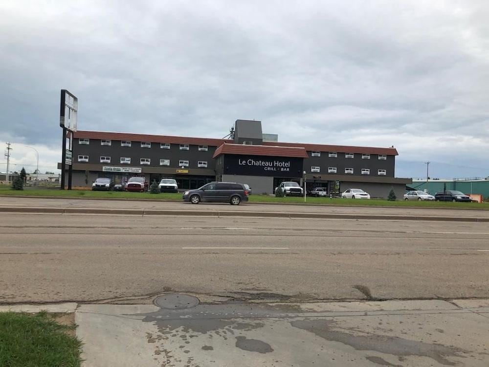 Camrose Le Chateau Hotel