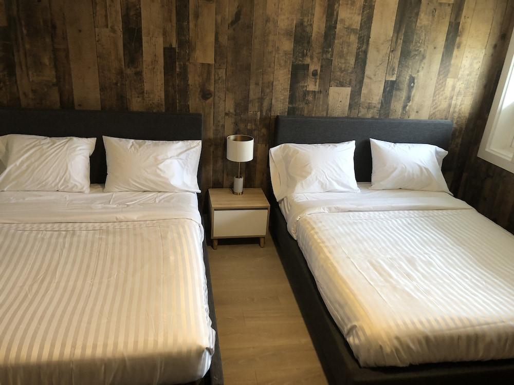 Camrose Le Chateau Hotel