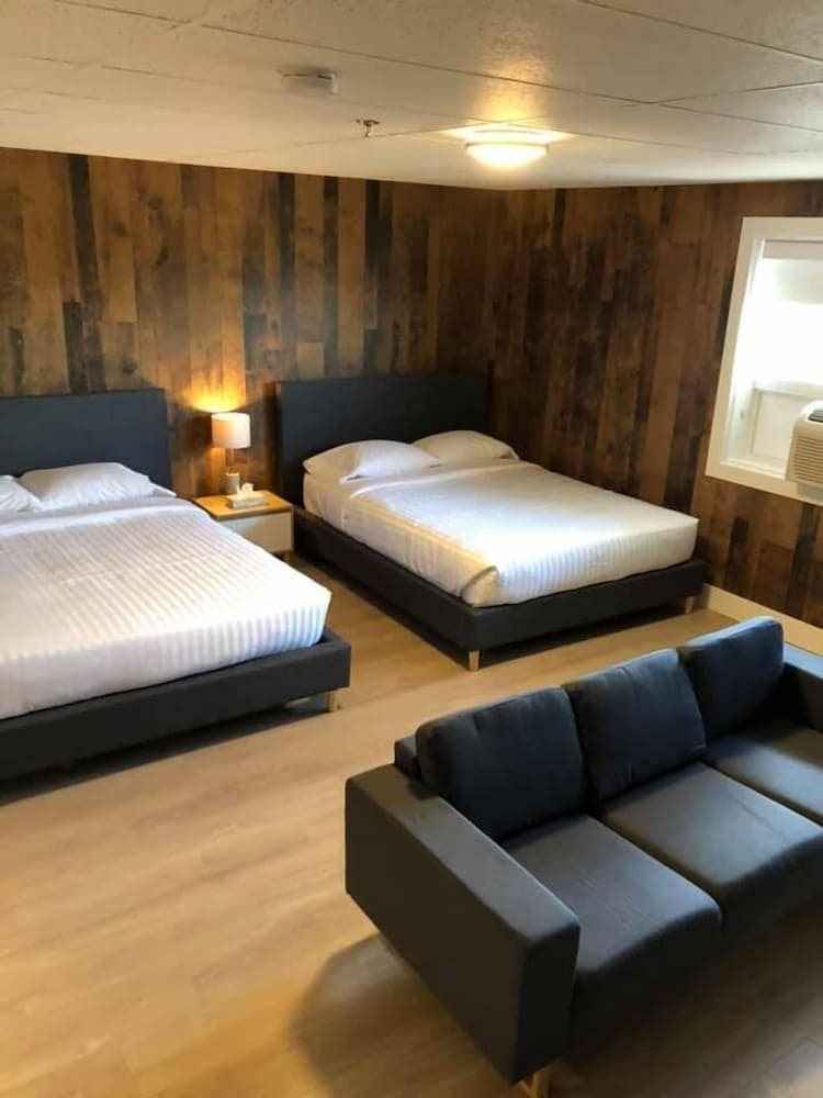 Camrose Le Chateau Hotel