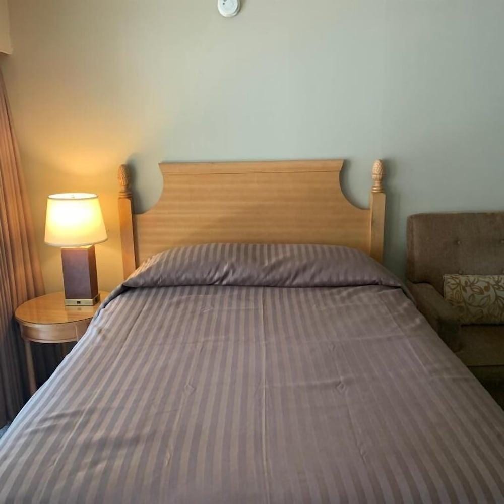 Elevate Rooms Okanagan Royal Park Inn