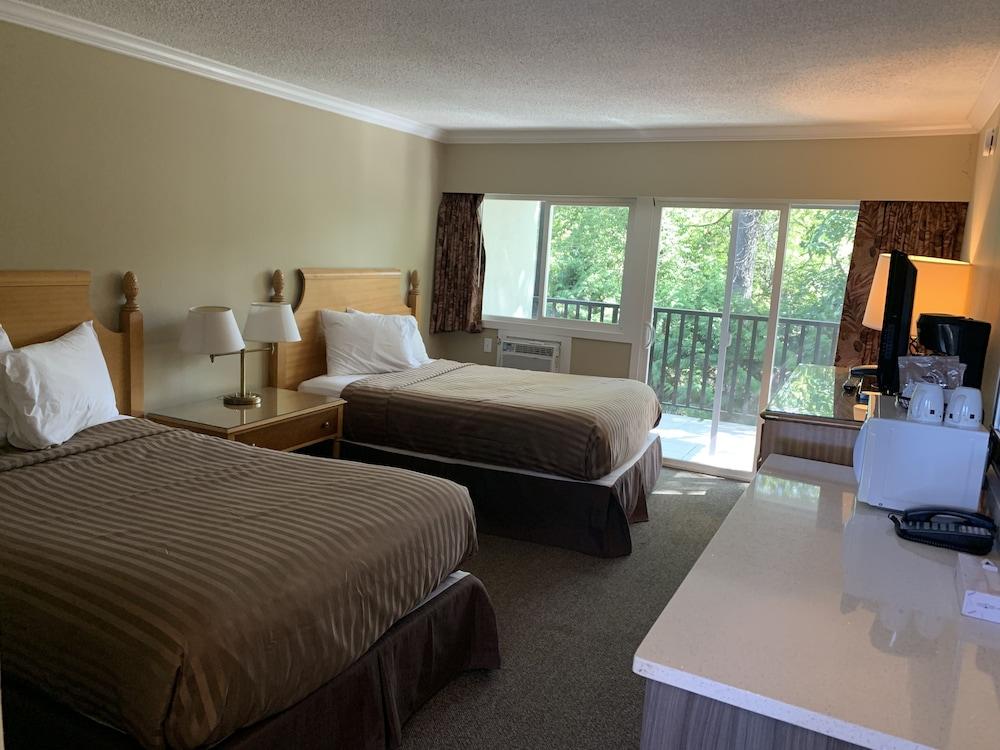 Elevate Rooms Okanagan Royal Park Inn