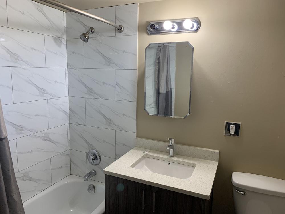 Elevate Rooms Okanagan Royal Park Inn