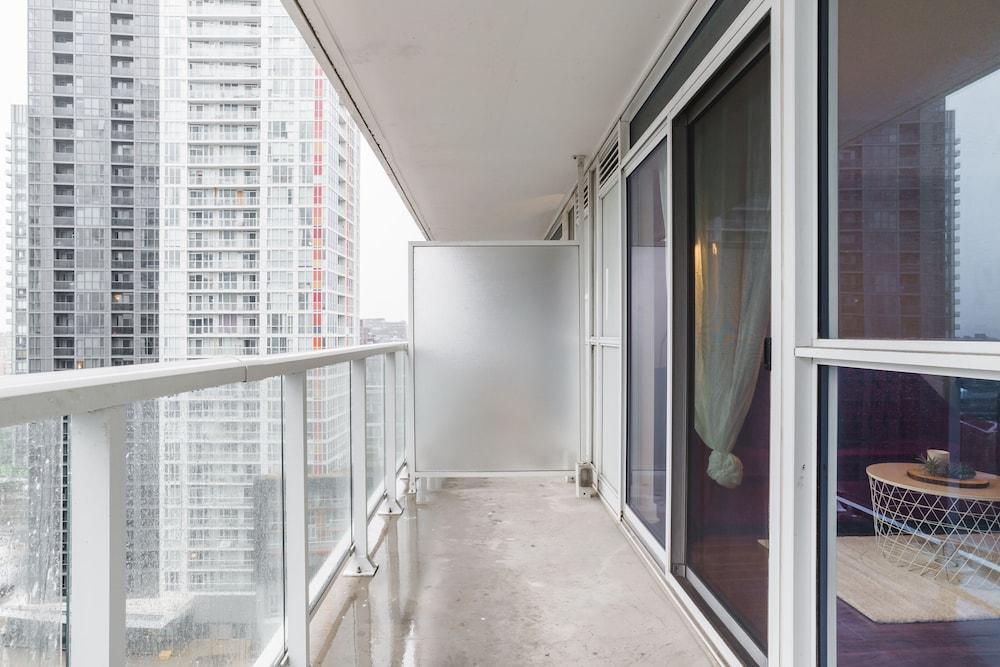 Sarkar Suites Queen's Wharf