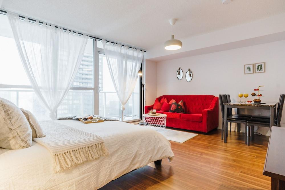 Sarkar Suites Queen's Wharf