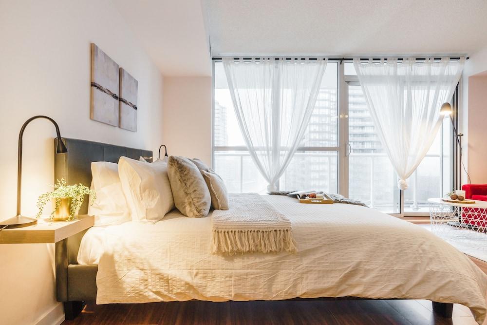 Sarkar Suites Queen's Wharf