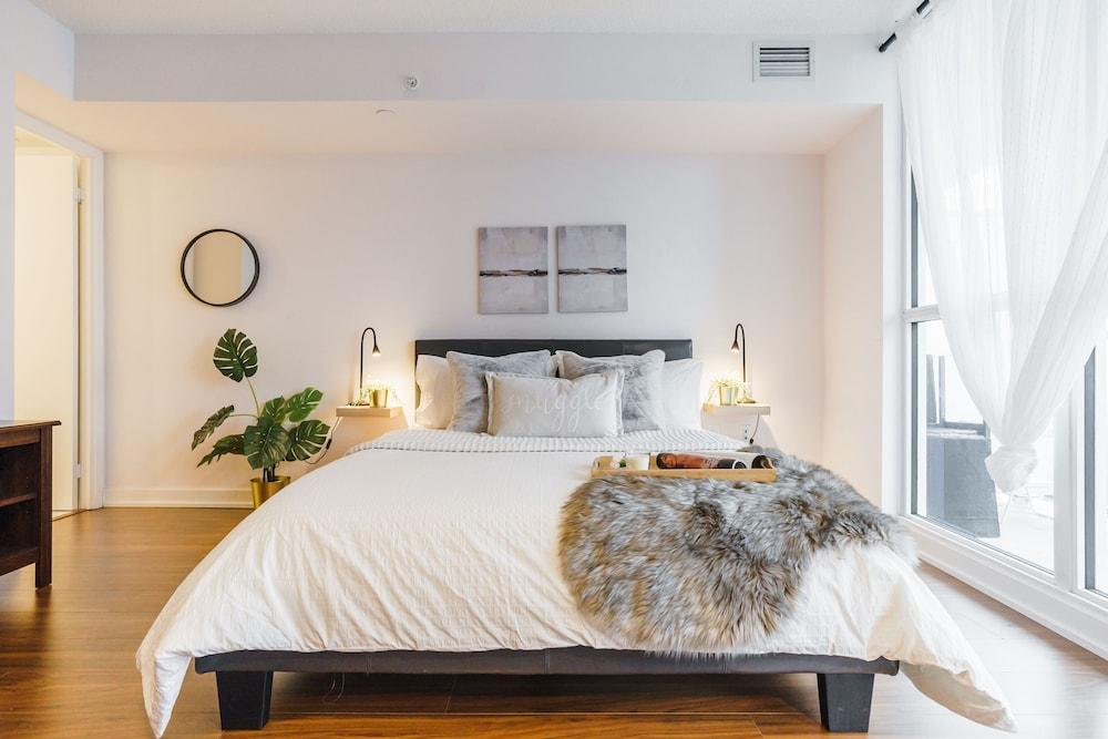 Sarkar Suites Queen's Wharf