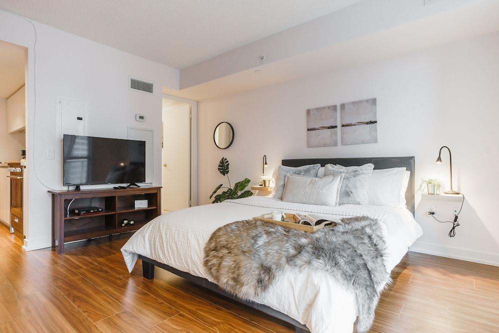 Sarkar Suites Queen's Wharf