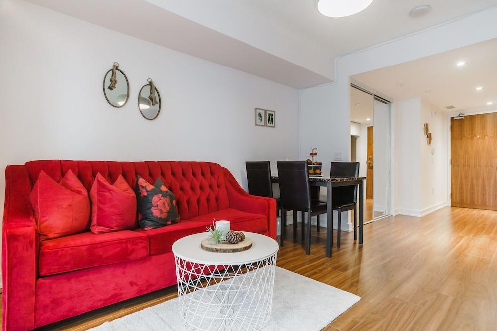 Sarkar Suites Queen's Wharf