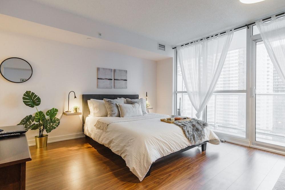 Sarkar Suites Queen's Wharf