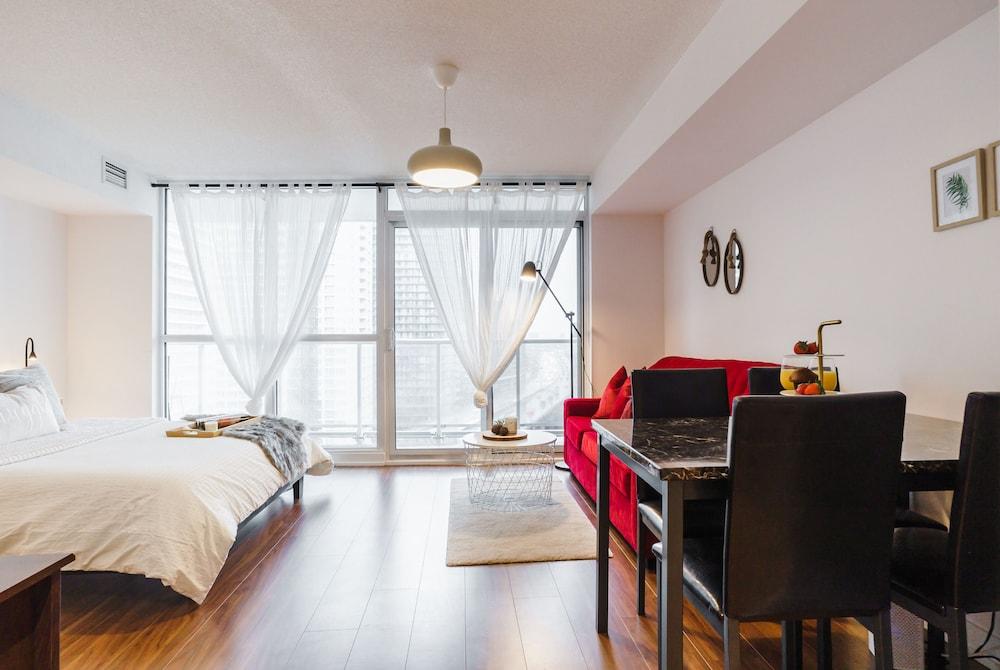 Sarkar Suites Queen's Wharf