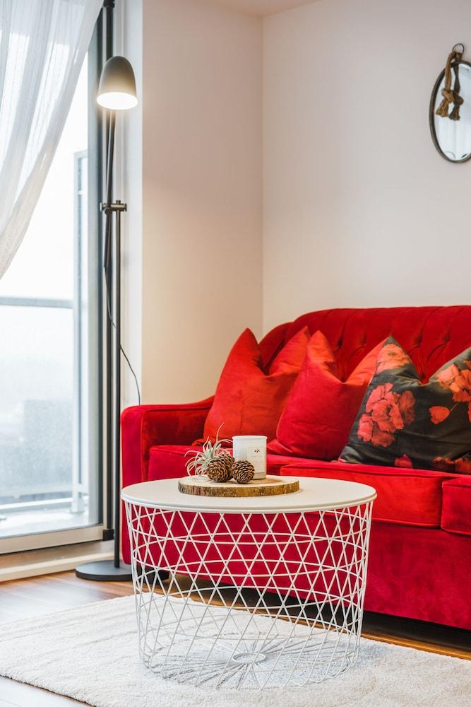 Sarkar Suites Queen's Wharf