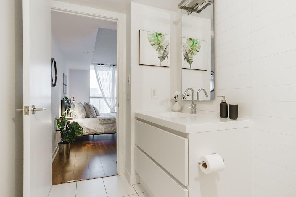 Sarkar Suites Queen's Wharf