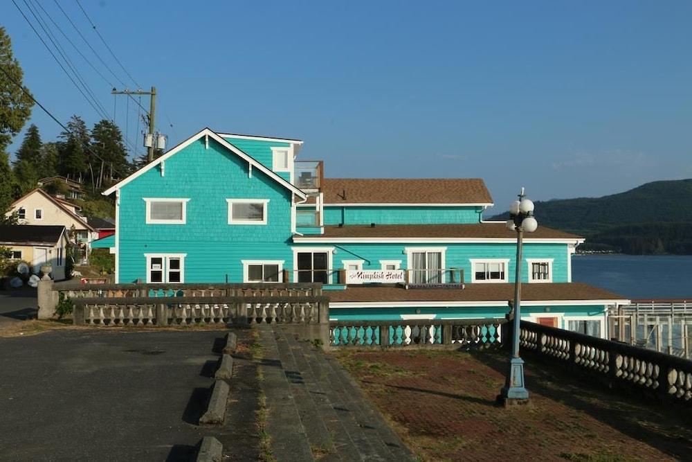 Nimpkish Hotel