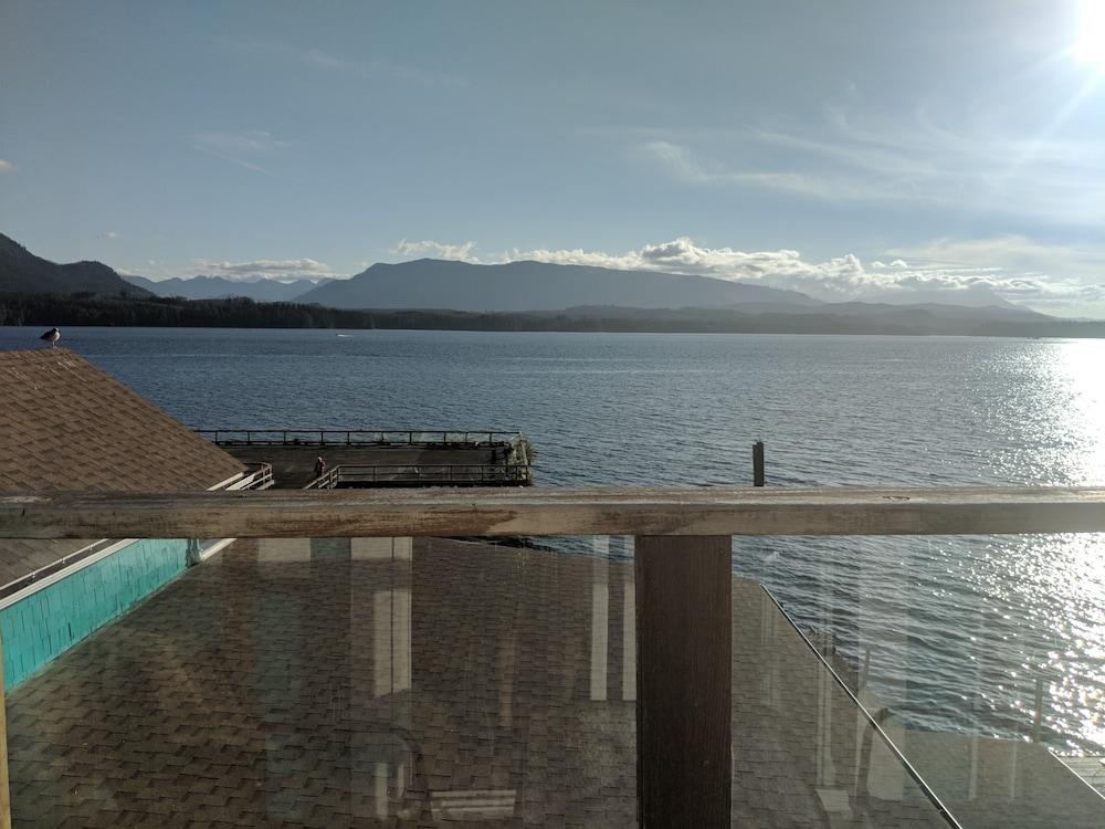 Nimpkish Hotel