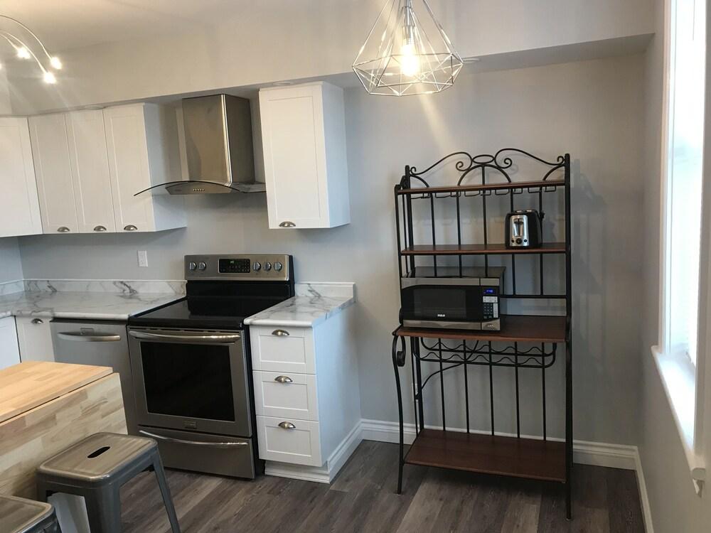 Esther's Place-Carleton Place Downtn Apartment