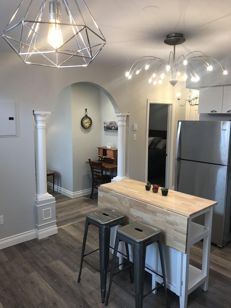Esther's Place-Carleton Place Downtn Apartment
