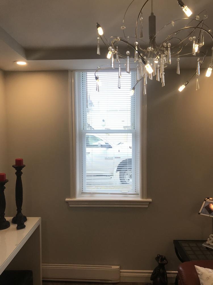 Esther's Place-Carleton Place Downtn Apartment