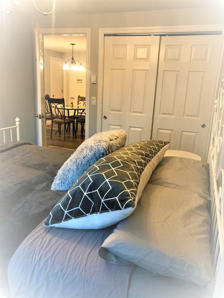 Esther's Place-Carleton Place Downtn Apartment